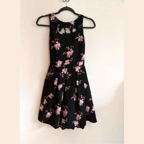 Black / Pink Floral / Fit & Flare / Dress / Zipper in Back / Size: S / Empyre - Picture 2 of 5